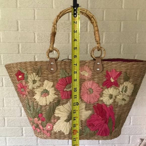 Vintage Woven Straw Floral Tote with Bamboo Handles & Solid Pink Lining - Picture 3 of 17